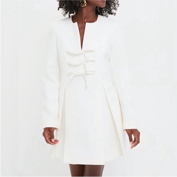 Tuckernuck Dresses & Skirts - TUCKERNUCK White Crepe Blair Bow Coat Dress